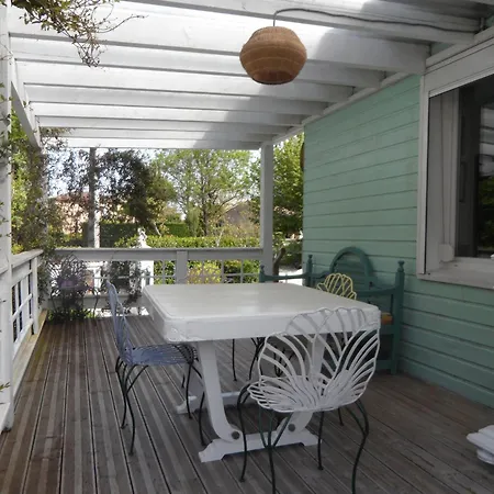 Maison Dans Un Ecrin De Verdure * ソレーズ